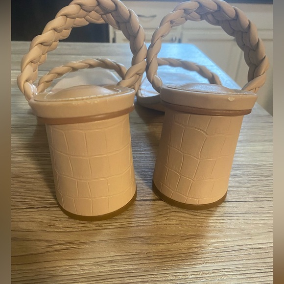 Size 13 Dunes heels - Picture 3 of 3